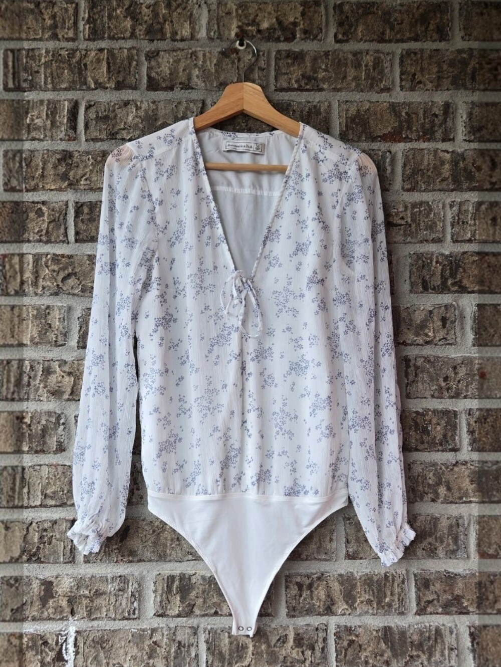 Abercrombie & Fitch Floral Tie-Front White Bodysuit Top / Size M